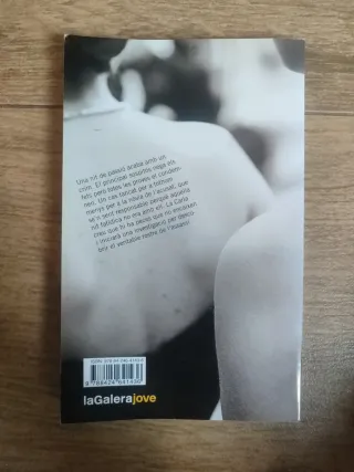 Radiografia de noia amb tatuatge