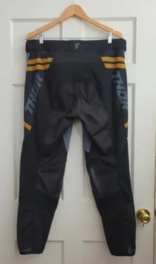 Motocross Thor Talla 38 solo pantalón y camiseta