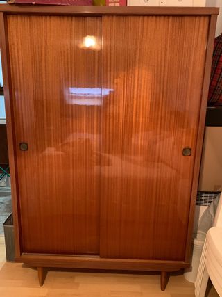 Armadio con porte scorrevoli