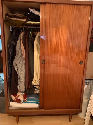 Armadio con porte scorrevoli