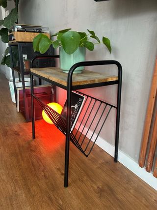 Mueble tocadiscos y revistero / auxiliar