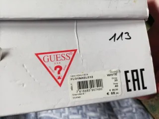 Deportivas Guess Blancas con Cordones Rosas