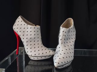 Amaya Arzuaga Zapato Plumeti Tacón