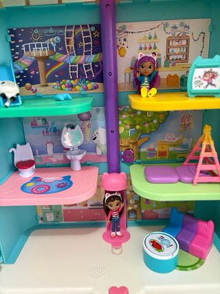 Casa Gabi Gato y Jardín Adi Gata