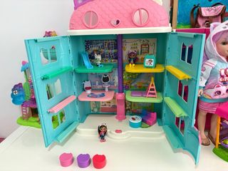 Casa Gabi Gato y Jardín Adi Gata