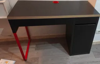 Escritorio moderno negro y rojo