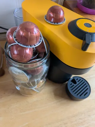 Cafetera Nespresso Vertuo Amarilla