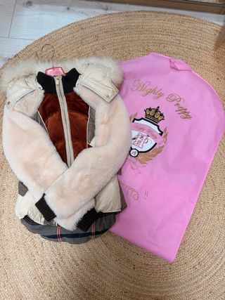 Abrigo Highly Preppy combinado pelo