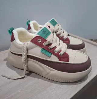 Zapatillas Beige y Rojo Talla 37