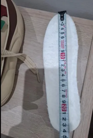 Zapatillas Beige y Rojo Talla 37