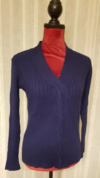 Jersey azulón cuello pico trenzado