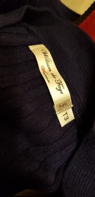 Jersey azulón cuello pico trenzado