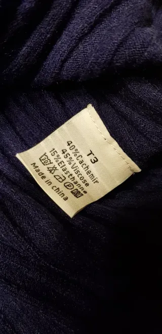 Jersey azulón cuello pico trenzado