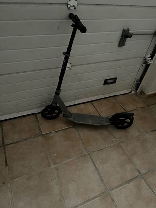 Patinete propulsor gris. No hago envíos