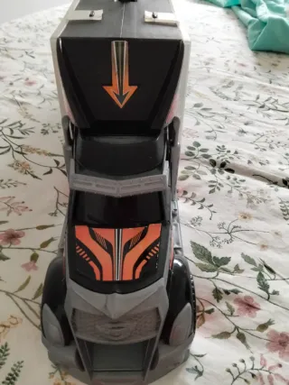 Camión porta coches de juguete