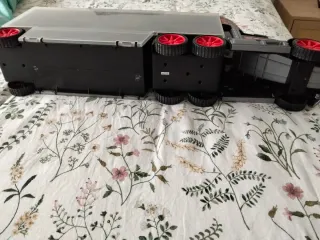 Camión porta coches de juguete