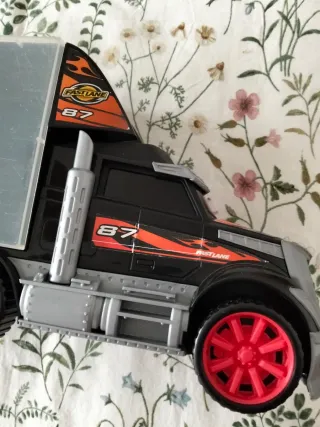 Camión porta coches de juguete