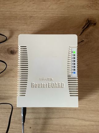 Router MikroTik RB962U