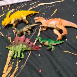 Lote de 5 dinosaurios de juguete