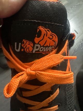 Zapatos de seguridad negros y naranjas