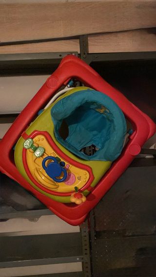 Andador para bebé con centro de actividades