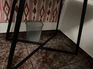 Mesa + 2 sillas y 2 bases mostaza de regalo