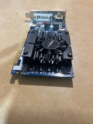 Tarjeta Gráfica Gigabyte GT 210 1GB DDR3