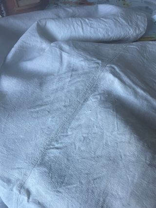 Sábana de lino antigua con iniciales