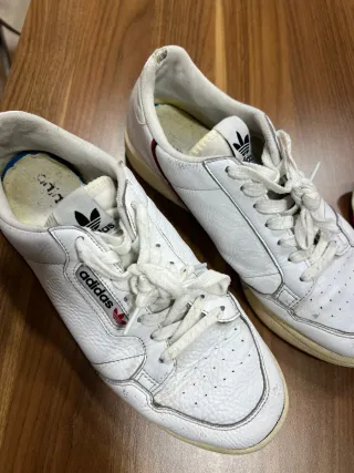 Zapatillas Adidas + 4 calcetines