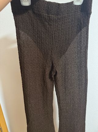 Pantalón marrón acanalado