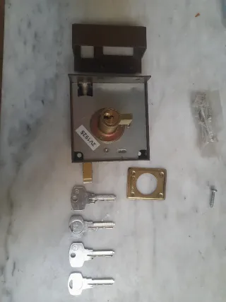 Cerradura nueva con llaves