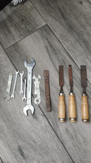 Juego de llaves y llave de fontanero