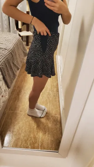Falda pantalón corta negra lunares blancos