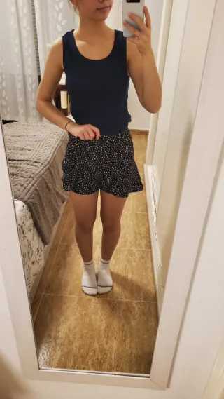 Falda pantalón corta negra lunares blancos