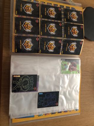 Álbum Brawl Stars con 13 cromos