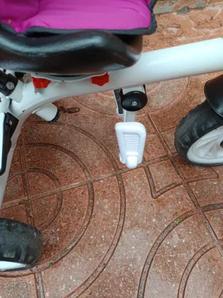 Triciclo infantil rosa con capota