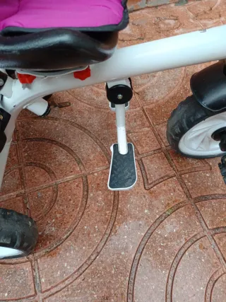 Triciclo infantil rosa con capota