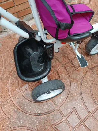 Triciclo infantil rosa con capota