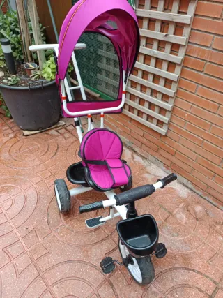 Triciclo infantil rosa con capota