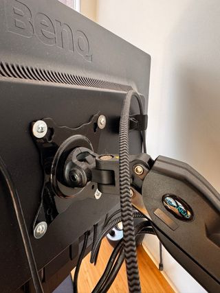 Pack Monitor BenQ 27’’ + brazo HUANUO 17’’ - 35’’