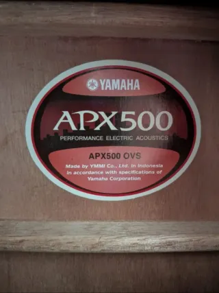 Guitarra electroacústica Yamaha APX500 Sunburst