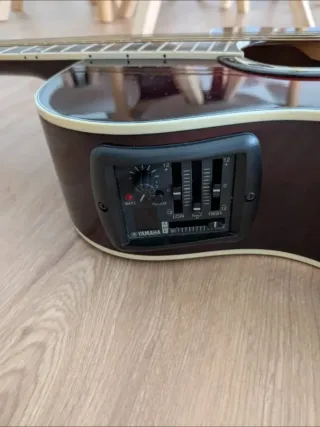 Guitarra electroacústica Yamaha APX500 Sunburst