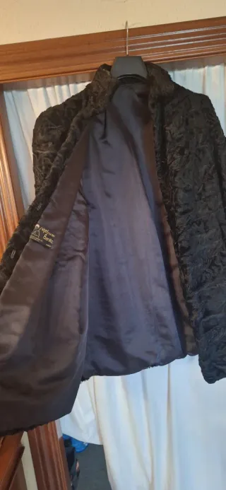 Abrigo de astracán negro