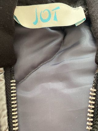 Chaqueta plateada acolchada con puños