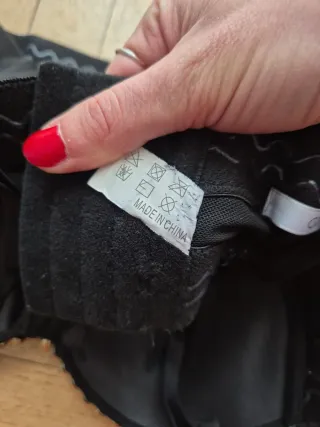 Top corto con borchie oro e argento