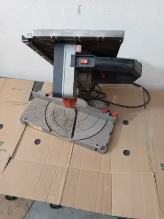 Sierra ingletadora profesional