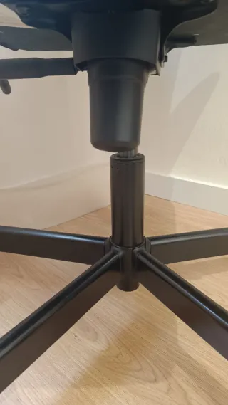 Silla Malkolim Negra Cuero Sintético