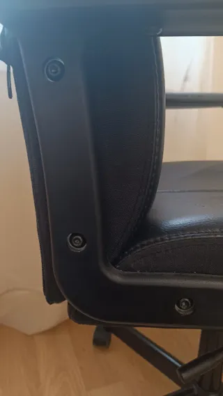 Silla Malkolim Negra Cuero Sintético