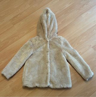 Cazadora de piel beige con capucha