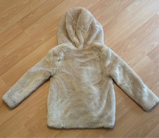 Cazadora de piel beige con capucha